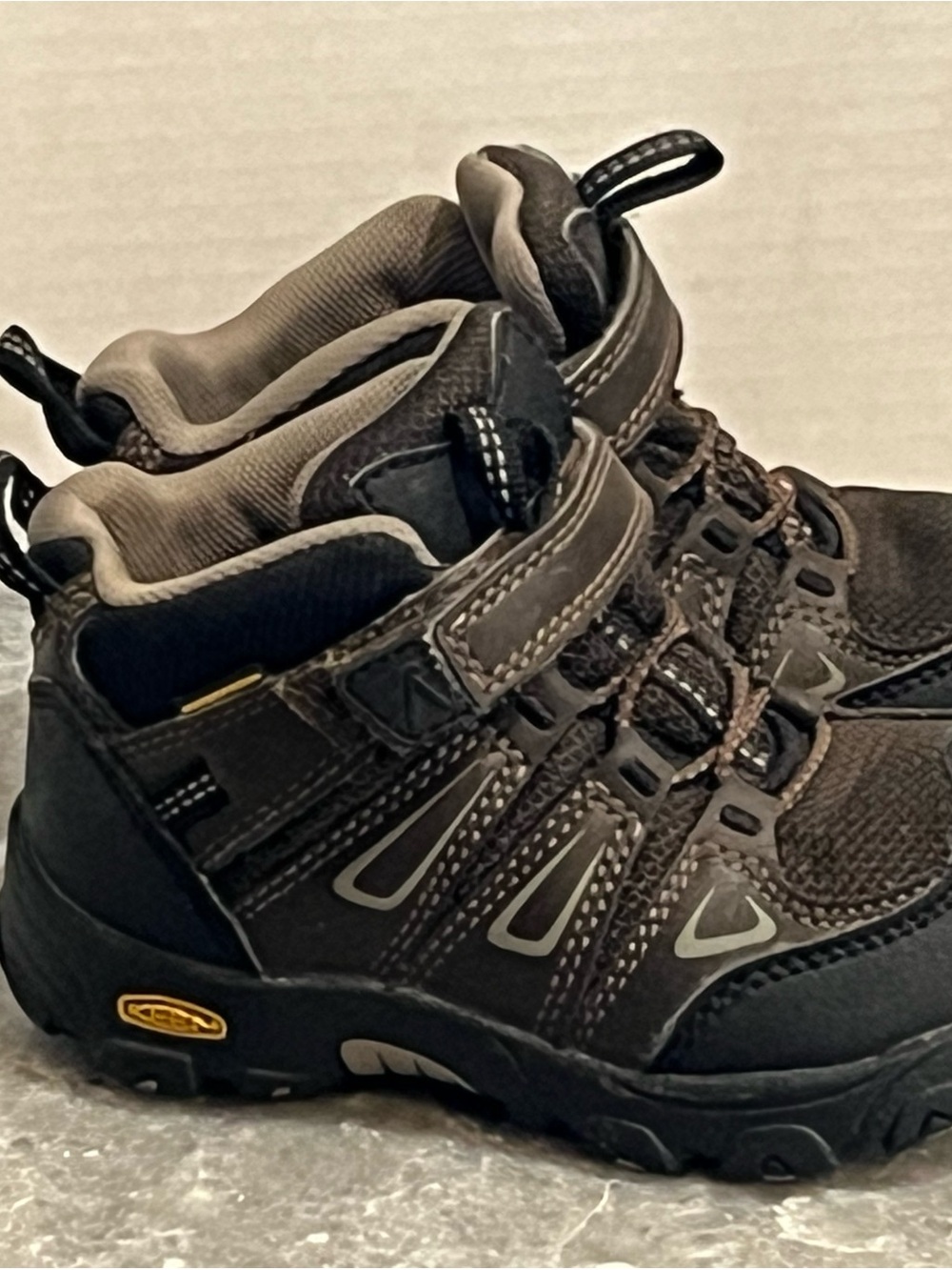 Keen Kids Brown and Gray Hook-and-Loop Trail Sneakers- Sz9 -
